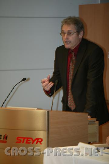 2008-02-18_15.25.57.JPG - Die Feier erffnete Dr. Franz Hubmer, Direktor Human Ressources, SKF.