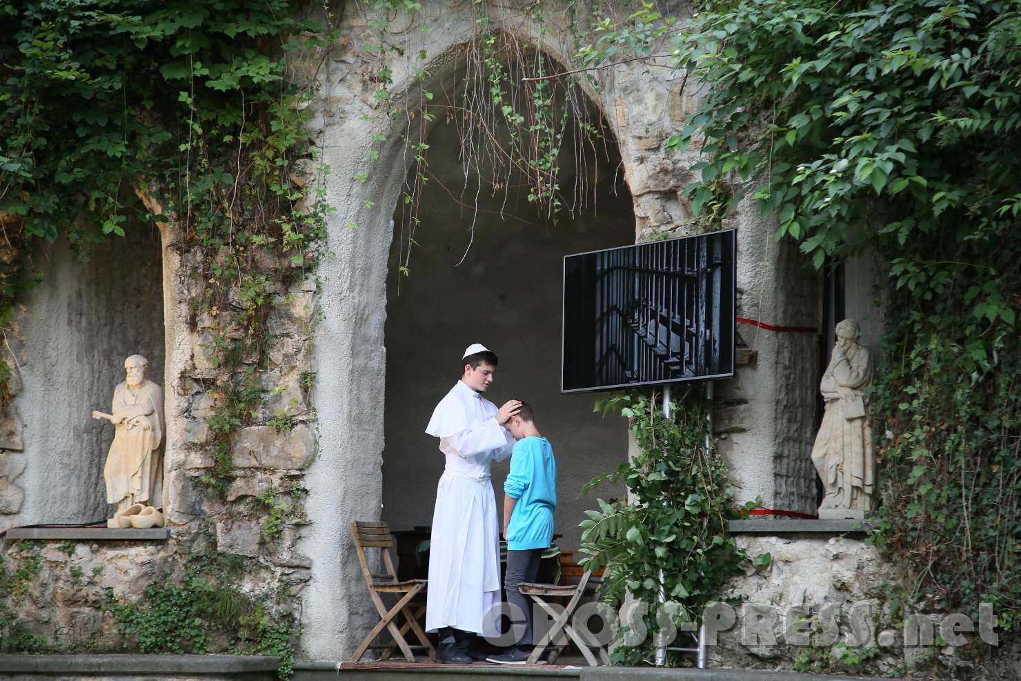 2017.07.29_18.45.09.jpg - Der Papst besucht den Attentäter im Gefängnis und vergibt ihm.