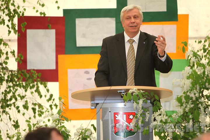 2009.04.19_12.27.37.jpg - Landesrat Mag. Johann Heuras bei der Festansprache.