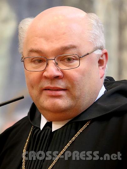 2013.02.08_12.44.07c.jpg - Abt Petrus Pilsinger beim Homagium:  "Mir ist bewusst: ohne Gebet geht gar nichts!".