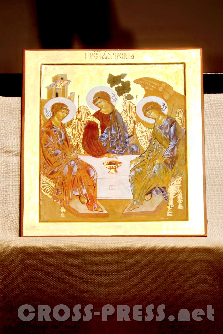 2017.09.22_20.28.26.jpg - "Allerheiligste Dreifaltigkeit"- die jüngste Ikone von Theresia List nach berühmter Vorlage von Andrei Rublev.
