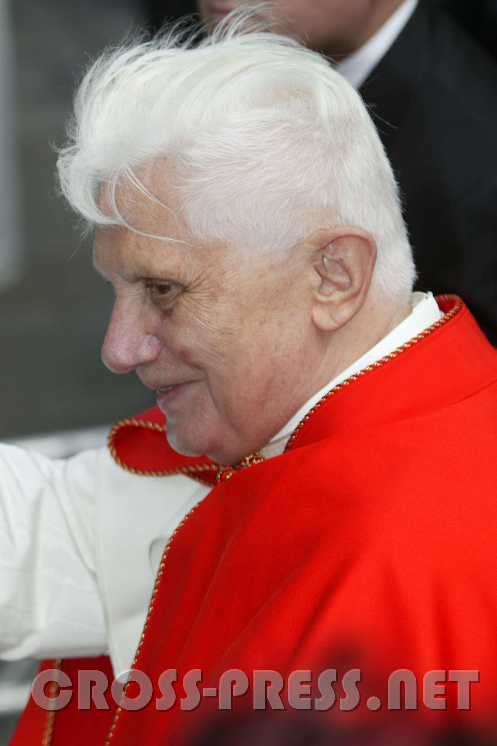 'Auf Christus schauen', Papstbesuch in Österreich 2007 Unser lieber 'Struwwel-Papst'. ;)
