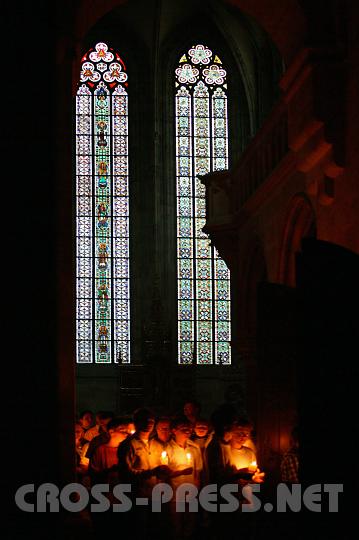 2008.07.04_20.41.29.JPG - Prozession durch Stiftskirche und Kreuzgang