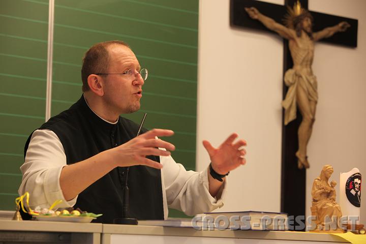 2009.02.17_15.29.00.JPG - Pater Karl Wallner bei einem Vortrag an der Ppstlichen Hochschule von Heiligenkreuz.