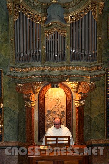 2010.08.16_16.32.46.jpg - Pater Simeon in seiner Welt.  :)