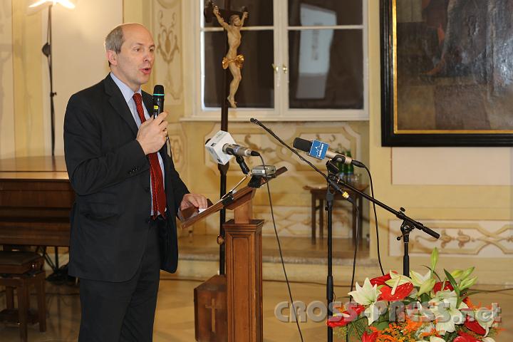 2012.04.27_14.28.42.jpg - Fachmännisch moderiert wurde die Medientagung von Dr. Michael Prüller, dem Leiter des Amtes für Kommunikation der Diözese Wien.
