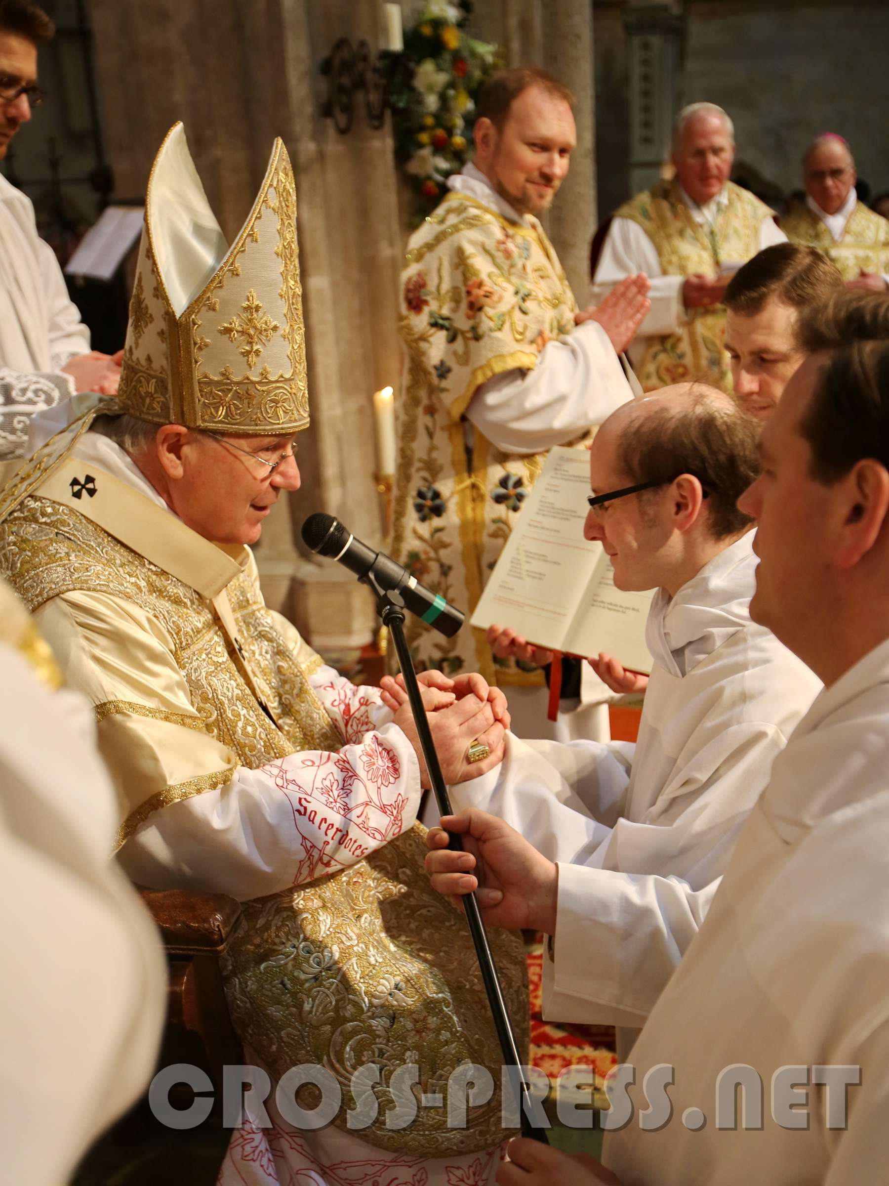 PriesterWeihe P.Johannes Paul und DiakonWeihe P.Kilian S.E. Christoph Kardinal Schönborn erteilt Fr.Kilian Müller das Weihesakrament auf der Stufe des Diakonats.