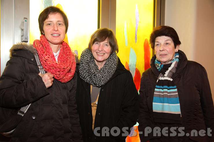 2014.01.18_13.07.13.jpg - Marianne, Renate und Margarethe in der Kapelle des Priesterseminars.