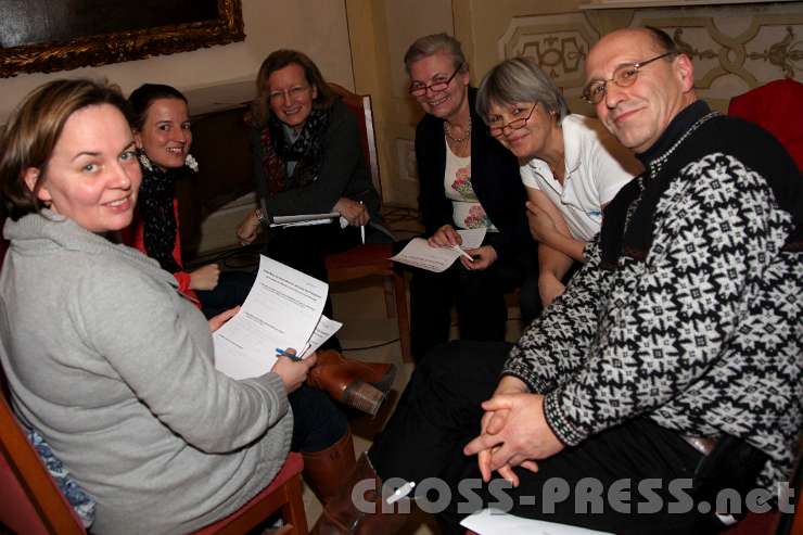 2014.01.18_17.24.52.jpg - "Moderatoren-Gruppe" mit Gudrun, Maria, Ingrid und den drei Tirolern Maria, Katharina und Georg.
