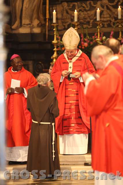 2014.09.14_17.40.39.jpg - Kardinal Schönborn würdigt P.Benno Mikocki für sein 30-jähriges Leiten des RSK.