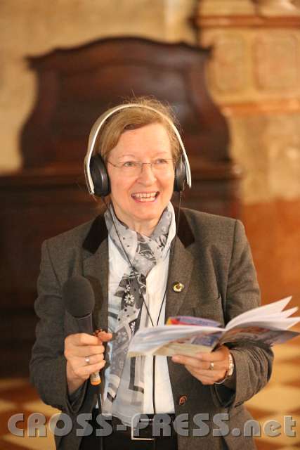 2014.09.14_17.49.32_01.jpg - Ingrid Quendler moderiert Liveübertragung von Radio Maria.