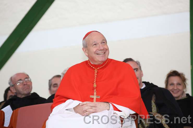 2015.04.30_18.05.35.JPG - Auch Kardinal Christoph Schönborn musste über die Worte von Abt Maximilian und Pater Karl lachen. :)