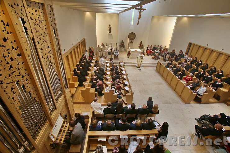 2015.05.03_09.55.02.JPG - Die erst kürzlich geweihte Orgel in der vor knapp einem Jahr geweihten Klosterkirche der Benediktinerinnen.