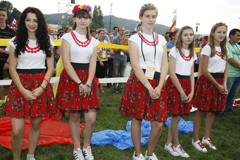 WeltJugendTag Krakau 2016 Mädchen in polnischer Tracht