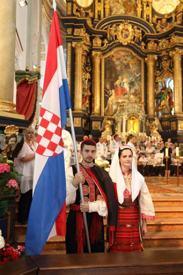 44. Wallfahrt der Kroaten nach Altötting Kroaten mit kroatischer Fahne.