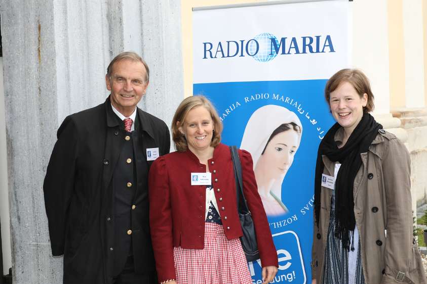 JahresWallfahrt von Radio Maria Austria Lukas Bonelli (Präsident von RM Österreich), Eva Mathias und Antonia Kollmann.