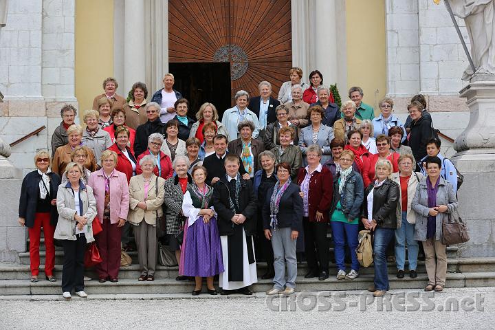 2012.05.23_11.50.13.jpg - TeilnehmerInnen der Caritas Wallfahrt aus Mönchhof.