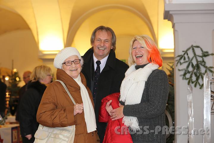 2012.12.14_15.24.52.jpg - Auch Vizebürgermeister Otto Sagmeister und Gattin amüsieren sich köstlich...