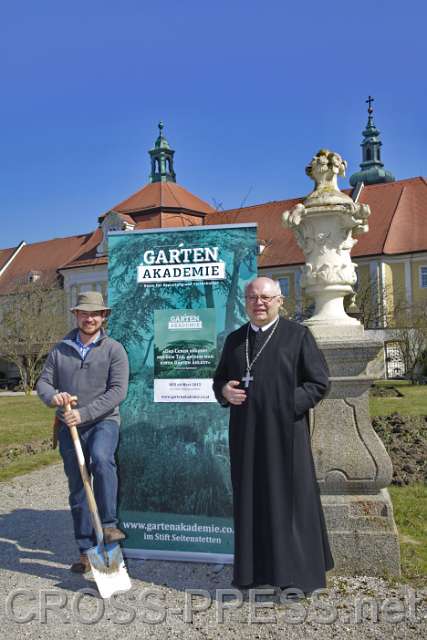 2015.03.19_11.20.02.01JPG.jpg - Stefan Kastenhofer und Abt Petrus Pilsinger laden ein zur Gartenakademie.