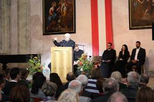Eröffnung der ÄbteGalerie Begrüßungsworte von Abt Petrus Pilsinger.