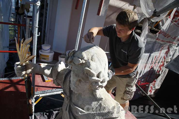 2016.08.08_09.37.57.JPG - Statue des Erzengels Michael wird restauriert.