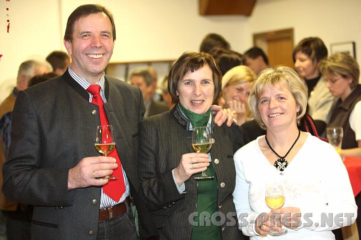 2010.01.08_21.30.58.jpg - Musikkapellmeister Anton Putz mit Gattin und "First Lady" Johanna Panstingl (rechts).