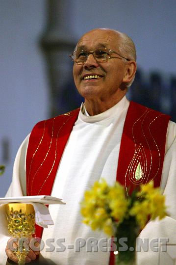 2008-03-16_10.03.48.JPG - Der lebensfrohe und rstige Jubilar bedankte sich beim Kirchenchor fr das Geburtstagsstndchen "Der Herr ist mein Hirte".