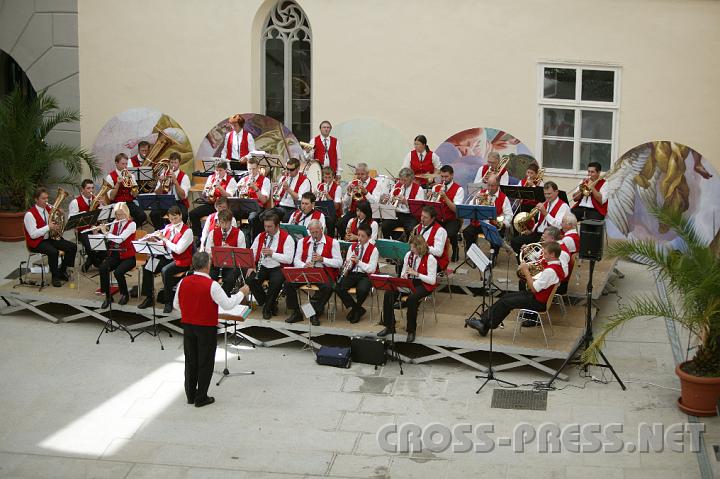2008.09.06_13.47.29.JPG - Was wre ein Schlossfest ohne Musikkapelle ... ;)