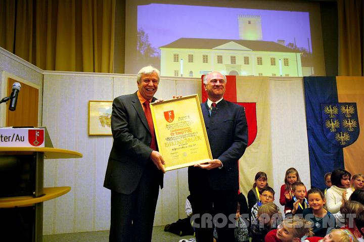 2008.11.08_11.43.46.JPG - Landeshauptmann Erwin Prll - ein stolzer neuer Ehrenbrger.