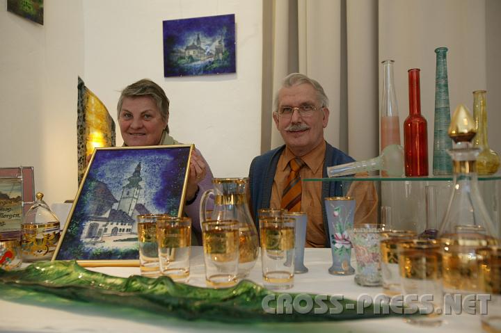 2008.11.30_13.21.39.JPG - Herr und Frau Richter aus Aschbach sind ein echter "Ehebetrieb", beide beschftigen sich mit Glas- und Porzellanmalerei.