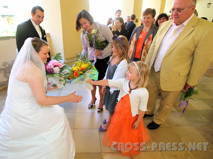 2010.06.05_15.31.06.jpg - LR Johanna Mikl-Leitner mit ihrer Familie befindet sich auch unter den Gratulanten.