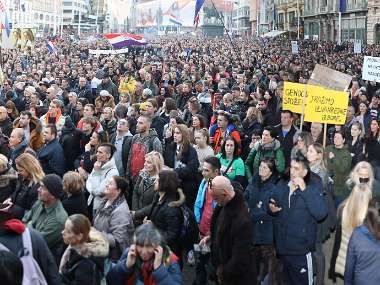 Anti-Maßnahmen Demo - Protiv pandemijskih mjera Agram, 20.11.2021 An die 50 Tausend Menschen nahmen an der Demonstration gegen die Covid-Maßnahmen teil und füllten den...