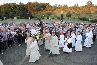 Procesija svjetla iz Marije Bistrice na Vinski Vrh Marija Bistrica, 12.07.2022 U predvečerje svetkovine Majke Božje Bistričke, koja se slavi 13. srpnja, oko 1250...