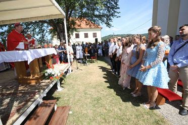 Proštenje i krizma u Vivodini Vivodina, 14.08.2022 Na proslavu svetog Lovre, zaštitnika župe, došao je biskup Ivan Šaško i podjelio sedmorici...