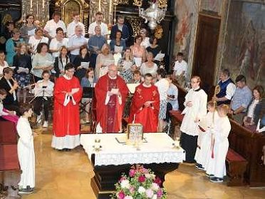 DekanatsFirmung in Seitenstetten (08h30) Seitenstetten, 04.06. 2022 Am Pfingstsamstag spendete Abt P. Petrus Pilsinger in der Stiftskirche des Stiftes...