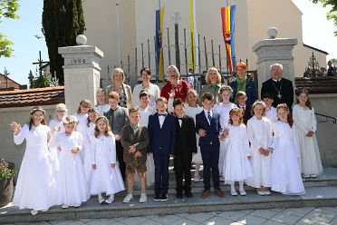 Erstkommunion 2024 in Wolfsbach Wolfsbach, 09.05.2024 Der Seitenstettner Abt Petrus Pilsinger spendete in der Pfarrkirche Wolfsbach am Fest Christi...