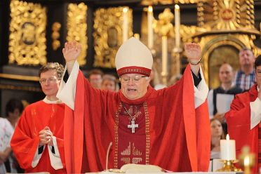 Dekanatsfirmung in Seitenstetten (08h30) Seitenstetten, 18.05.2024 Abt Petrus spendete im Benediktinerstift Seitenstetten rund 30 Jugendlichen das Sakrament der...