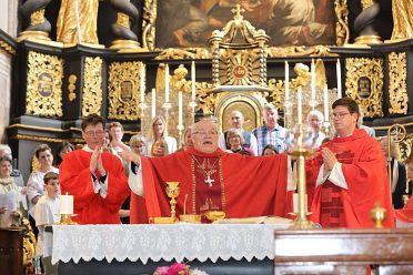 Dekanatsfirmung in Seitenstetten (11h) Seitenstetten, 18.05.2024 Abt Petrus spendete im Benediktinerstift Seitenstetten rund 40 Jugendlichen das Sakrament der...