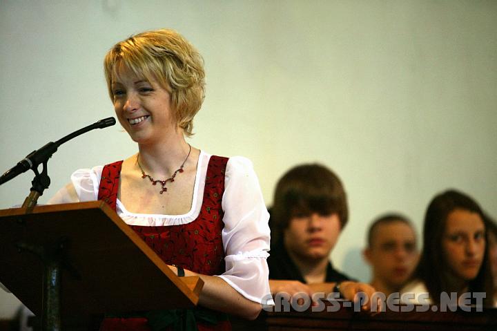 2008.06.01_09.55.30.JPG - Martina Lehner, ehem. Religionslehrerin der HS St.Peter, Hauptinitiatorin des Projekts "Brckenbauen".