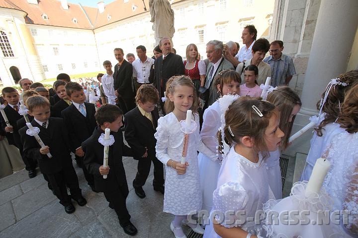 2009.05.21_10.01.43.jpg - ...und schon beim Kirchenportal