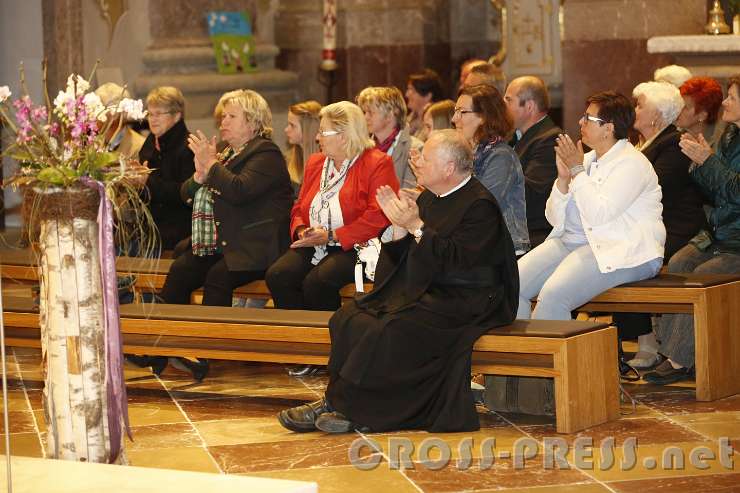 2016.06.10_21.16.23_49.JPG - Pfarrer P.Franz Hörmann und Besucher waren begeistert.