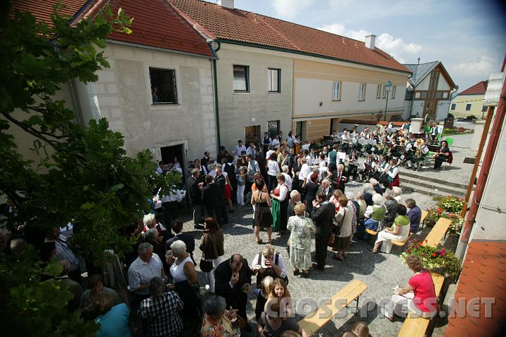 2008.07.27_11.28.38.JPG - Agape am Kirchplatz.