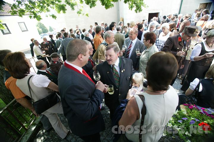 2008.07.27_11.30.15.JPG - Mesner Karl Nussbaumer im Gesprch