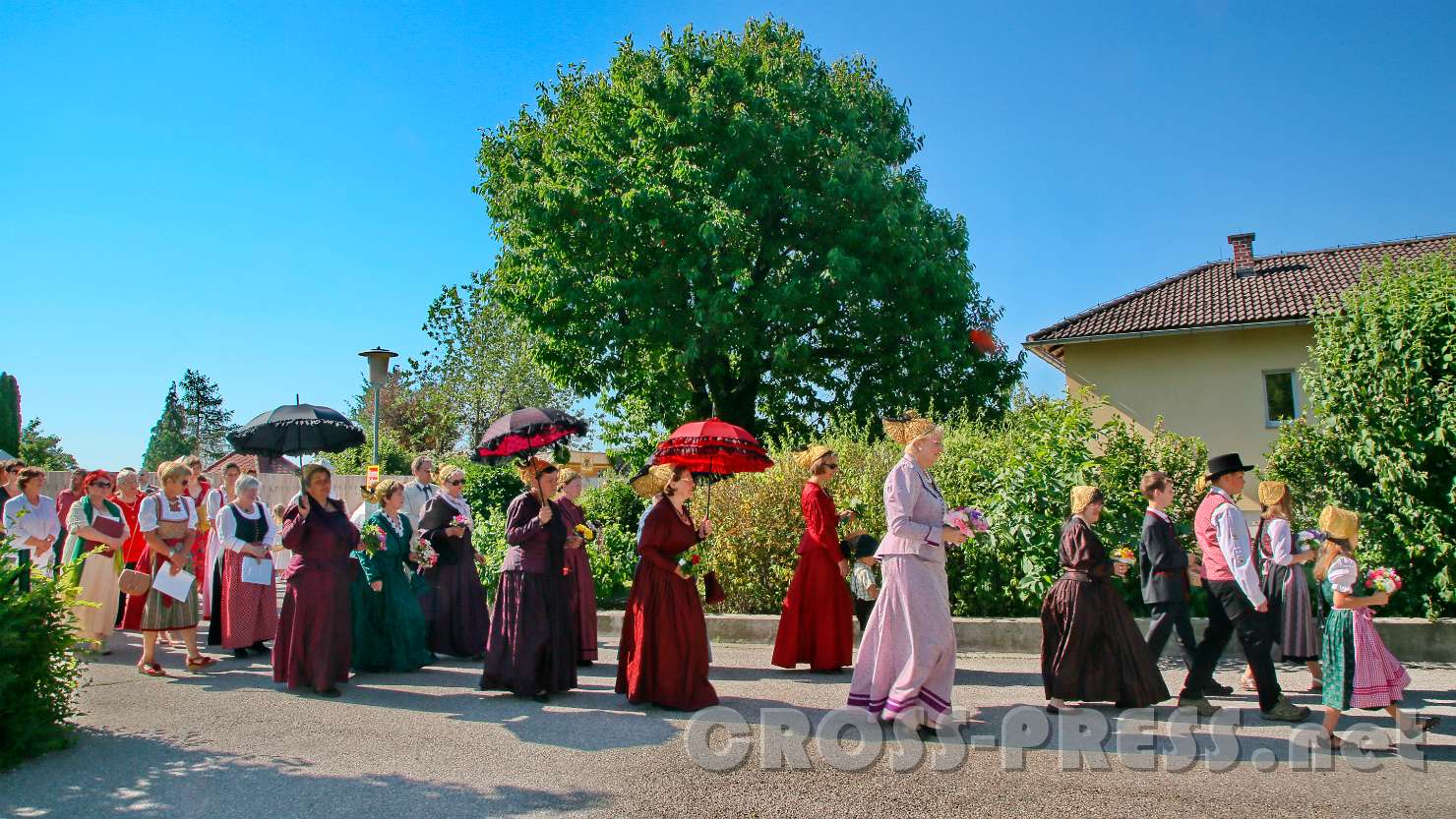 2017.06.15_09.09.07.jpg - Prozession zum Pensionistenheim-Altar