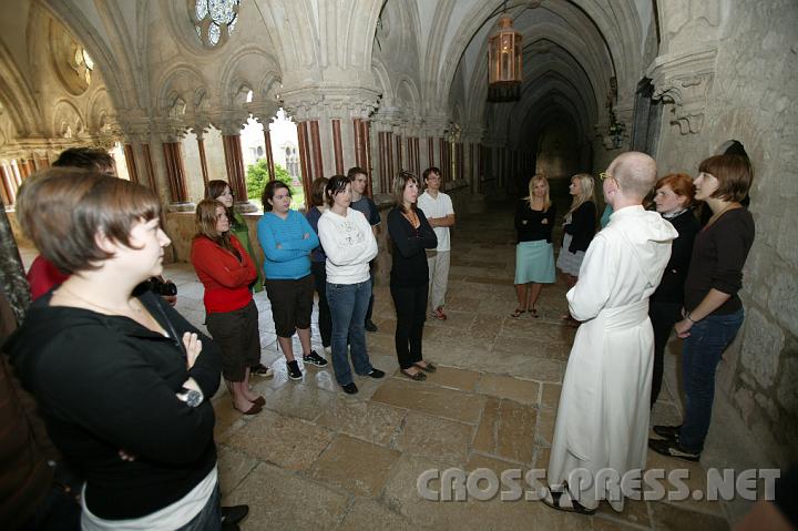 2008.07.05_08.30.24.JPG - Fhrung durch Stift Heiligenkreuz mit Fr. Coelestin