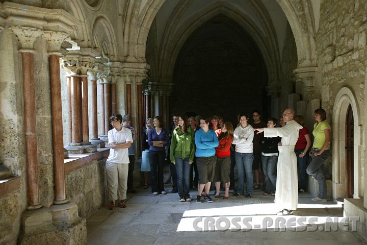 2008.07.05_08.32.52.JPG - Fhrung durch Stift Heiligenkreuz mit Fr. Coelestin