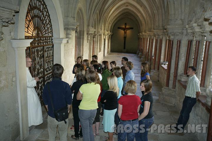 2008.07.05_08.42.45.JPG - Fhrung durch Stift Heiligenkreuz mit Fr. Coelestin