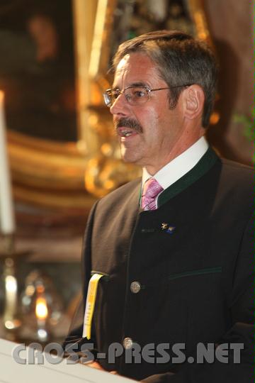 2010.09.12_13.17.25.jpg - Generaldirektor Erwin Hameseder von der Raiffeisen-Holding N-Wien, der auch Obmann des Vereins zur Erhaltung der Basilika war. Auch ihm wurde die Restaurierung sehr bald zur Herzensangelegenheit.