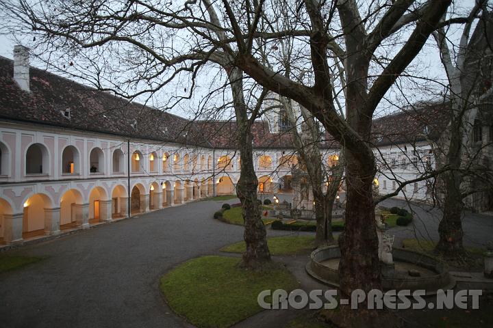 2010.11.15_17.22.34.jpg - Sptherbstlicher Stiftshof