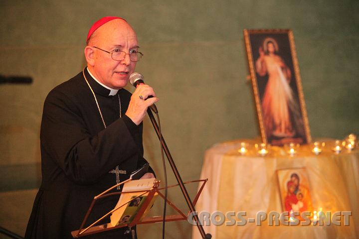 2011.02.19_20.03.07.jpg - Bischof Küng hielt eine Katechese über das Heiligwerden im Alltag.